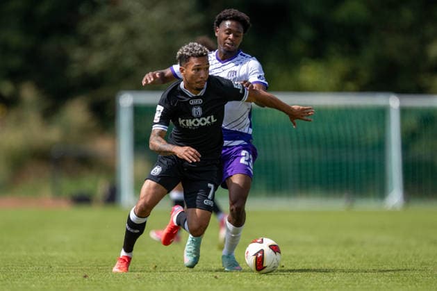Testspiel 26 27 - VfL Osnabrück - SV Meppen am 01.08.2026 bei Blau Weiss Schinkel in Osnabrück Tony Lesueur (Osnabrueck) im Zweikampf gegen Oliver Schmitt (Meppen) *** Friendly Match 26 27: VfL Osnabrück vs. SV Meppen on August 1, 2026, at Blau Weiss Schinkel in Osnabrück; Tony Lesueur (Osnabrück) in a tackle against Oliver Schmitt (Meppen) MT