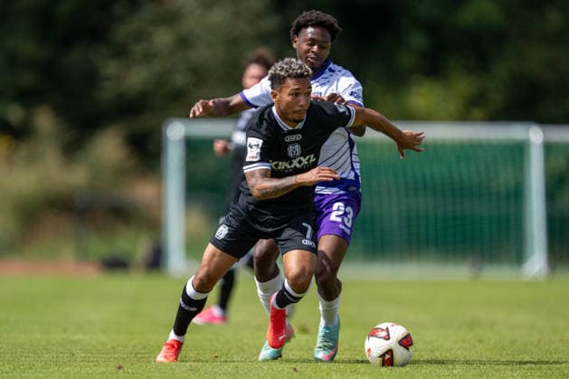 Testspiel 26 27 - VfL Osnabrück - SV Meppen am 01.08.2026 bei Blau Weiss Schinkel in Osnabrück Tony Lesueur (Osnabrueck) im Zweikampf gegen Oliver Schmitt (Meppen) *** Friendly Match 26 vs. 27: VfL Osnabrück vs. SV Meppen on August 1, 2026, at Blau Weiss Schinkel in Osnabrück; Tony Lesueur (Osnabrück) in a tackle against Oliver Schmitt (Meppen) MT