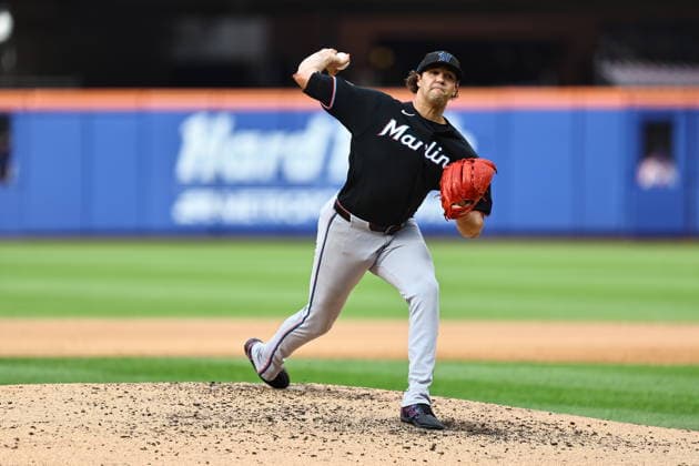 MLB, Baseball Herren, USA Miami Marlins Vs. New York Mets Miami Marlins relief pitcher Tyler Phillips, number 30, throws during the fifth inning of a baseball game against the New York Mets at Citi Field in Flushing, New York, on August 1, 2026. Flushing N.Y. United States  Copyright: xGordonxDonovanx originalFilename:donovan-mlbmiami260801_npRp3.jpg