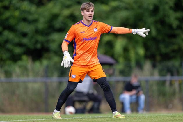 Testspiel 26 27 - VfL Osnabrück - SV Meppen am 01.08.2026 bei Blau Weiss Schinkel in Osnabrück Torwart Niklas Sauter (Osnabrueck) *** Friendly Match 26 vs. 27: VfL Osnabrück vs. SV Meppen on August 1, 2026, at Blau Weiss Schinkel in Osnabrück; Goalie: Niklas Sauter, Osnabrück MT