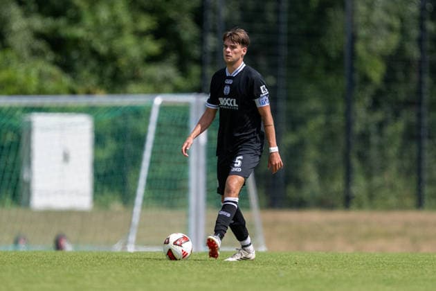 Testspiel 26 27 - VfL Osnabrück - SV Meppen am 01.08.2026 bei Blau Weiss Schinkel in Osnabrück Jonas Fedl (Meppen) am Ball. *** Friendly Match 26-27: VfL Osnabrück vs. SV Meppen on August 1, 2026, at Blau Weiss Schinkel in Osnabrück; Jonas Fedl (Meppen) in possession of the ball MT