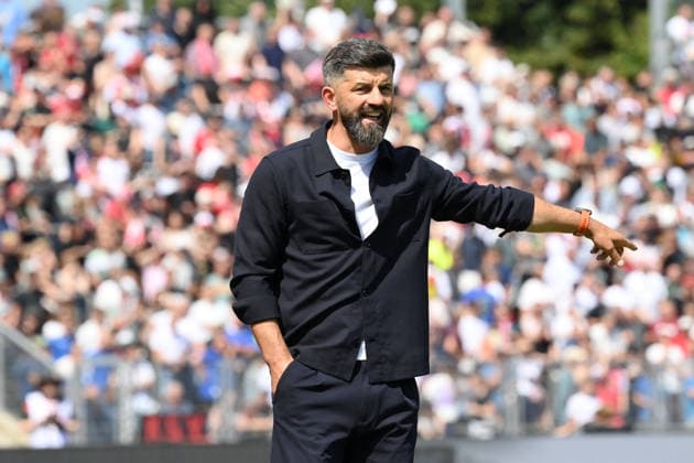 Trainer Miron Muslic (FC Schalke 04) 01.08.2026, Fussball, Saison 2026 2027, Testspiel, KSV Hessen Kassel - FC Schalke 04 0:5 Kassel Auestadion Nordrhein Westfalen Deutschland *** Coach Miron Muslic, FC Schalke 04, August 1, 2026, Soccer, 2026–2027 Season, Friendly Match, KSV Hessen Kassel vs. FC Schalke 04, 0–5, Auestadion, Kassel, North Rhine-Westphalia, Germany Team2