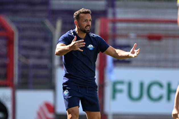 Testspiel 26 27 - VfL Osnabrück - SC Paderborn am 01.08.2026 an der Bremer Brücke in Osnabrück Trainer Ralf Kettemann (Paderborn) unzufrieden, enttäuscht, enttaeuscht, niedergeschlagen. *** Friendly Match 26 vs. 27: VfL Osnabrück vs. SC Paderborn on August 1, 2026, at Bremer Brücke in Osnabrück. Coach Ralf Kettemann (Paderborn): dissatisfied, disappointed, disheartened, dejected MT