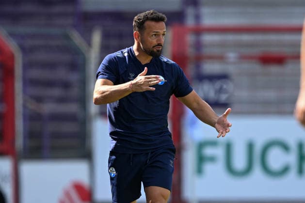 Testspiel 26 27 - VfL Osnabrück - SC Paderborn am 01.08.2026 an der Bremer Brücke in Osnabrück Trainer Ralf Kettemann (Paderborn) unzufrieden, enttäuscht, enttaeuscht, niedergeschlagen. *** Friendly Match 26 vs. 27: VfL Osnabrück vs. SC Paderborn on August 1, 2026, at Bremer Brücke in Osnabrück. Coach Ralf Kettemann (Paderborn): dissatisfied, disappointed, disheartened, dejected MT