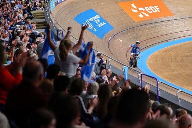 Glasgow 2026 Commonwealth Games Picture by Alex Whitehead SWpix.com - 02 08 2026 - Glasgow 2026 Commonwealth Games - Track cycling, Rad, Radsport, Bahnrad, Bahn and Para Track Cycling - Sir Chris Hoy Velodrome, Glasgow, Scotland - Men s C1-C3 3000m Individual Pursuit Qualifying - Finlay Graham of Scotland celebrates Glasgow Sir Chris Hoy Velodrome Scotland Copyright: x xSWpix.comx(t axPhotographyxHubxLtd)xAlexxWhitehead SWpix.comx SWP-3030-17497
