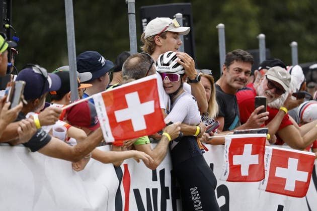 02.08.2026, Monteceneri, Monte Ceneri, 2026 UEC MTB European Championship, EM, Europameisterschaft XCO Women U23 s Final (cross country olympic) Anina Hutter 7 (SUI) celebrating her solo victory at the finish line of the Women s U23 cross country olympic European championship Monteceneri Monte Ceneri Ticino Switzerland *** August 2, 2026, Monteceneri, Monte Ceneri, 2026 UEC MTB European Championship XCO Women’s U23 Final, Cross Country Olympic: Anina Hutter (7 SUI) celebrating her solo victory at the finish line of the Women’s U23 Cross Country Olympic European Championship in Monteceneri, Monte Ceneri, Ticino, Switzerland Copyright: xJustPictures.ch FrancescoxMinghettix jp-en-FrMi-_NG_0955