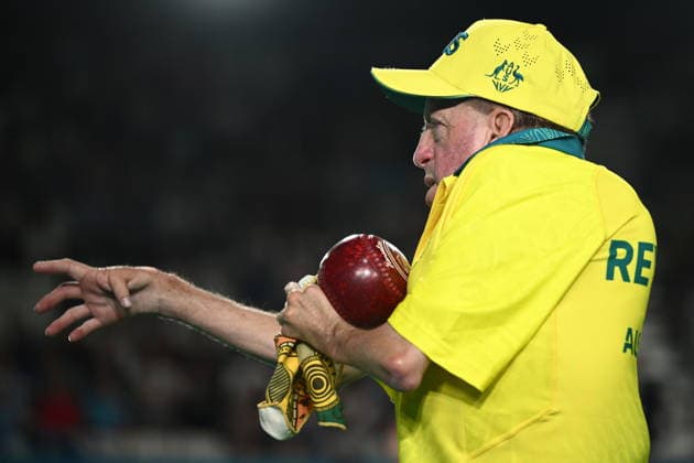 COM26 BOWLS, James Reynolds of Australia prepares to bowl during the Para Mens Pairs B6-B8 Gold Medal match between Australia and New Zealand during the Glasgow 2026 Commonwealth Games at SEC Centre Hall 3 in Glasgow, Scotland, Sunday, August 2, 2026. ( NO ARCHIVING, EDITORIAL USE ONLY Glasgow Scotland United Kingdom  Copyright: xJOELxCARRETTx 20260802149074068373