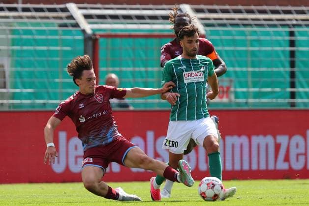 01.08.26, GER, Regionalliga Nord, Fussball, 1. Spieltag, Saison 2026 2027, Dietmar-Scholze-Stadion an der Lohmuehle, VfB Luebeck vs SC Weiche Flensburg Ole Wagner (SC Weiche Flensburg 08 21) im Zweikampf gegen Dardan Karimani (VfB Luebeck 10) hinten Kevin Ntika (SC Weiche Flensburg 08 05) Foto nordphoto GmbH Tauchnitz Luebeck Dietmar-Scholze-Stadion an der Lohmuehle SH Germany *** August 26, 2026, GER, Regionalliga Nord, Soccer, Matchday 1, 2026–2027 Season, Dietmar Scholze Stadium an der Lohmuehle, VfB Lübeck vs. SC Weiche Flensburg Ole Wagner (SC Weiche Flensburg 08 21) in a tackle against Dardan Karimani (VfB Lübeck 10) behind Kevin Ntika (SC Weiche Flensburg 08 05) Photo: nordphoto GmbH Tauchnitz Lübeck Dietmar Scholze Stadium an der Lohmuehle, SH, Germany Copyright: xnordphotoxGmbHx xTauchnitzx