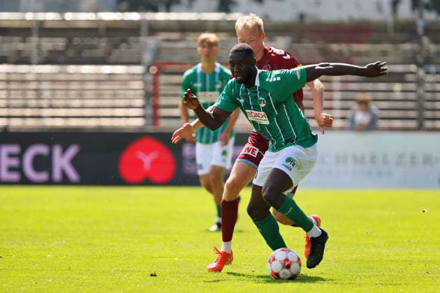 01.08.26, GER, Regionalliga Nord, Fussball, 1. Spieltag, Saison 2026 2027, Dietmar-Scholze-Stadion an der Lohmuehle, VfB Luebeck vs SC Weiche Flensburg Daouda Beleme (VfB Luebeck 21) im Laufduell mit Torben Marten (SC Weiche Flensburg 08 03) Foto nordphoto GmbH Tauchnitz Luebeck Dietmar-Scholze-Stadion an der Lohmuehle SH Germany *** August 26, 2026, GER, Regionalliga Nord, Soccer, Matchday 1, 2026–2027 Season, Dietmar Scholze Stadium at the Lohmuehle, VfB Lübeck vs. SC Weiche Flensburg: Daouda Beleme (VfB Lübeck 21) in a footrace with Torben Marten (SC Weiche Flensburg 08 03). Photo: nordphoto GmbH, Tauchnitz, Lübeck, Dietmar Scholze Stadium an der Lohmühle, SH, Germany Copyright: xnordphotoxGmbHx xTauchnitzx