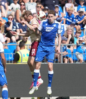 Testspiel, TSG Hoffenheim vs Karlsruher SC 01.08.2024, Dietmar-Hopp-Stadion, Hoffenheim, Testspiel, TSG Hoffenheim vs Karlsruher SC , Noel Eichinger (Karlsruhe), Arthur Chaves (Hoffenheim) Hoffenheim Dietmar-Hopp-Stadion Baden-Wuerttemberg Deutschland *** Friendly Match, TSG Hoffenheim vs. Karlsruher SC, August 1, 2024, Dietmar Hopp Stadium, Hoffenheim, Friendly Match, TSG Hoffenheim vs. Karlsruher SC, Noel Eichinger (Karlsruhe), Arthur Chaves (Hoffenheim), Hoffenheim, Dietmar Hopp Stadium, Baden-Württemberg, Germany Copyright: xNordphotox xBraticx