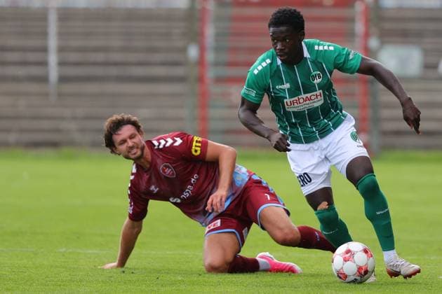 01.08.26, GER, Regionalliga Nord, Fussball, 1. Spieltag, Saison 2026 2027, Dietmar-Scholze-Stadion an der Lohmuehle, VfB Luebeck vs SC Weiche Flensburg Alexander Laukart (SC Weiche Flensburg 08 07) im Zweikampf gegen Emmanuel Appiah (VfB Luebeck 18) Foto nordphoto GmbH Tauchnitz Luebeck Dietmar-Scholze-Stadion an der Lohmuehle SH Germany *** August 26, 2001, Germany, Regionalliga Nord, Soccer, Matchday 1, 2026–2027 Season, Dietmar Scholze Stadium an der Lohmuehle, VfB Lübeck vs. SC Weiche Flensburg Alexander Laukart (SC Weiche Flensburg) on August 7 in a tackle against Emmanuel Appiah (VfB Lübeck) 18 Photo: nordphoto GmbH Tauchnitz, Lübeck, Dietmar Scholze Stadium an der Lohmühle, SH, Germany Copyright: xnordphotoxGmbHx xTauchnitzx