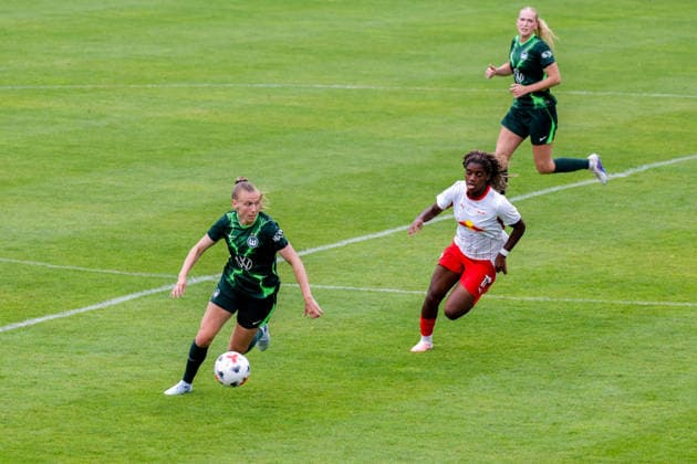 01.08.2026, xgrfx, Fussball Testspiel Frauen , RB Leipzig - VfL Wolfsburg v.l. Lieske Carleer (VfL Wolfsburg), Delice Boboy (RB Leipzig) (DFL DFB REGULATIONS PROHIBIT ANY USE OF PHOTOGRAPHS as IMAGE SEQUENCES and or QUASI-VIDEO) Leipzig *** August 1, 2026, xgrfx, Women’s Soccer Friendly Match, RB Leipzig vs. VfL Wolfsburg, Lieske Carleer (VfL Wolfsburg), Delice Boboy (RB Leipzig). DFL and DFB regulations prohibit any use of photographs as image sequences and or quasi-video. Leipzig