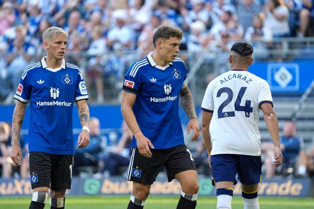 Foto : Kapitän Nicolai REMBERG ( HSV ) und links ... Albert GRÖNBAEK HSV Saisoneröffnung am Sa. 01.08.2026 Fussball Testspiel der Herren Hamburger SV - FC Everton *** Photo: Captain Nicolai REMBERG (HSV) and, on the left, Albert GRÖNBAEK (HSV) at the season opener on Saturday, August 1, 2026—a men s soccer exhibition match between Hamburger SV and Everton FC