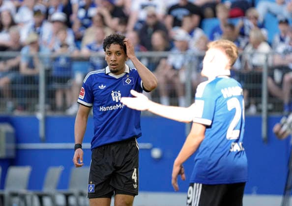 Foto : skeptische Miene bei ... Bilal NADIR ( HSV ) HSV Saisoneröffnung am Sa. 01.08.2026 Fussball Testspiel der Herren Hamburger SV - FC Everton *** Photo: Bilal NADIR looking skeptical at the HSV season opener on Sat, Aug. 1, 2026—men s soccer friendly between Hamburger SV and Everton FC