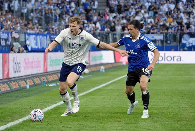 Foto : Jake O™Brien (Everton) gegen Rayan Philippe (rechts , HSV) HSV Saisoneröffnung am Sa. 01.08.2026 Fussball Testspiel der Herren Hamburger SV - FC Everton *** Photo: Jake O’Brien (Everton) vs. Rayan Philippe (right), HSV. HSV season opener on Sat, Aug. 1, 2026. Men’s soccer friendly match: Hamburger SV vs. Everton FC
