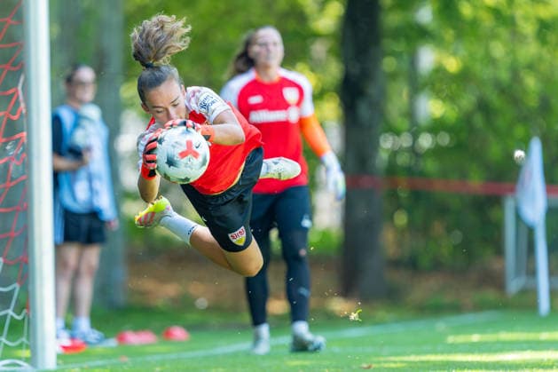Testspiel: VfB Stuttgart vs. SpVgg Greuther Fürth; 02.08.2026 Stuttgart, GERMANY - 02. August 2026: Kiara Beck (VfB Stuttgart, 12) während dem Testspiel zwischen dem VfB Stuttgart und dem SpVgg Greuther Fürth auf dem Sportgelände des Clubzentrum des VfB Stuttgart. *** Friendly Match: VfB Stuttgart vs. SpVgg Greuther Fürth, August 2, 2026, Stuttgart, GERMANY August 2, 2026 Kiara Beck VfB Stuttgart, 12, during the friendly match between VfB Stuttgart and SpVgg Greuther Fürth at the sports complex of the VfB Stuttgart Club Center Copyright: xBEAUTIFULxSPORTS Steinx
