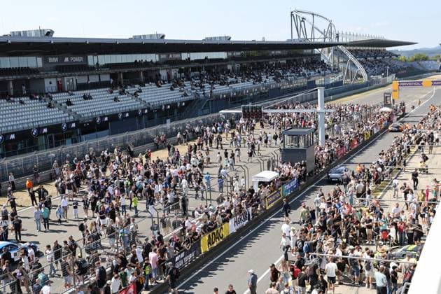 RECORD DATE NOT STATED Die Fans beim Grid-Walk beim siebten Lauf der NLS auf dem Nuerburgring GER, Motorsport, Nuerburgring Langstrecken Serie 2026, NLS, 6h ADAC Ruhr-Pokal-Rennen, Rennen 7, Nuerburgring, Deutschland, Rheinland-Pfalz, 01.08.2026 GER, Motorsport, Nuerburgring Langstrecken Serie 2026, NLS, 6h ADAC Ruhr-Pokal-Rennen, Rennen 7, Nuerburgring, Deutschland, Rheinland-Pfalz, 01.08.2026 Nuerburg *** Fans at the grid walk during the seventh round of the NLS at the Nürburgring, GER, Motorsports, 2026 Nürburgring Endurance Series, NLS, 6-Hour ADAC Ruhr Cup Race, Race 7, Nürburgring, Germany, Rhineland-Palatinate, August 1, 2026 GER, Motorsports, 2026 Nürburgring Endurance Series, NLS, 6-Hour ADAC Ruhr Cup Race, Race 7, Nürburgring, Germany, Rhineland-Palatinate, August 1, 2026, Nürburgring Copyright: xEibner-Pressefoto JuergenxAugstx EP_JAT