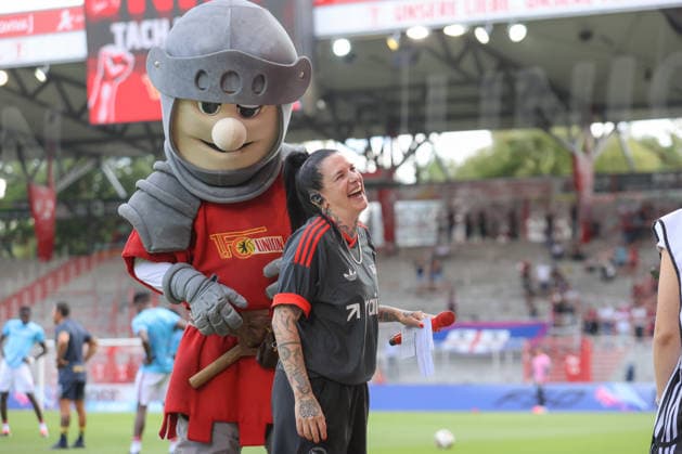 02.08.2026, xtgx, Fussball, Testspiel, 1. FC Union Berlin - Cagliari Calcio v.l. Stadionsprecherin Bettina Bestgen (DFL DFB REGULATIONS PROHIBIT ANY USE OF PHOTOGRAPHS as IMAGE SEQUENCES and or QUASI-VIDEO) Berlin *** August 2, 2026, xtgx, soccer, friendly match, 1. FC Union Berlin vs. Cagliari Calcio, featuring stadium announcer Bettina Bestgen. DFL and DFB regulations prohibit any use of photographs as image sequences and or quasi-video. Berlin
