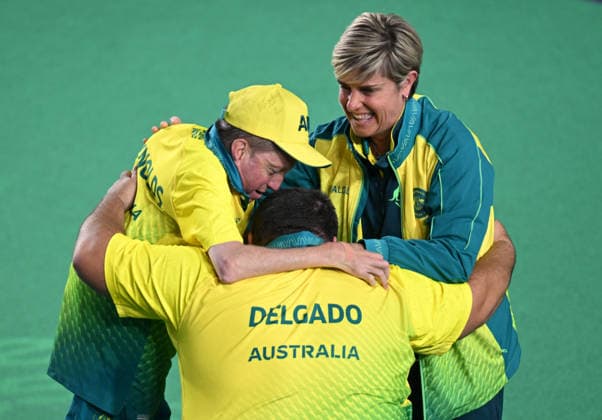 COM26 BOWLS, James Reynolds (L) and Damien Delgado of Australia celebrate with Australian Para Head Coach Karen Murphy (R) after winning the Para Mens Pairs B6-B8 Gold Medal match between Australia and New Zealand during the Glasgow 2026 Commonwealth Games at SEC Centre Hall 3 in Glasgow, Scotland, Sunday, August 2, 2026. ( NO ARCHIVING, EDITORIAL USE ONLY Glasgow Scotland United Kingdom  Copyright: xLUKASxCOCHx 20260802135629217821