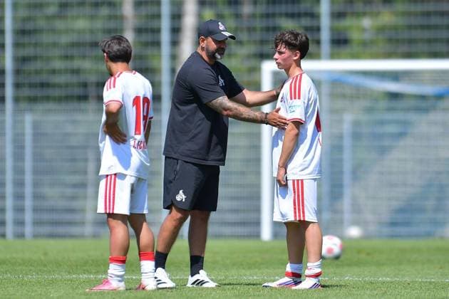 VfL Bochum U19 - 1. FC Köln U19 ** NUR FÜR REDAKTIONELLE ZWECKE ** EDITORIAL USE ONLY **<p>Fußball DFB-Pokal A-Junioren 1. Runde: VfL Bochum U19 - 1. FC Köln U19 am 02.08.2026 am Nachwuchszentrum Hiltroper Straße in Bochum Stefan Ruthenbeck ( Trainer 1. FC Köln U19 ) mit seinen Spielern Deutschland Nordrhein-Westfalen Bochum Copyright: ThorstenxTillmann *** VfL Bochum U19 vs. 1. FC Köln U19 ** FOR EDITORIAL PURPOSES ONLY ** EDITORIAL USE ONLY ** p Soccer DFB Cup A Juniors 1st Round VfL Bochum U19 vs. 1. FC Köln U19 on August 2, 2026, at the Hiltroper Straße Youth Academy in Bochum Stefan Ruthenbeck, coach of 1. FC Köln U19, with his players Germany North Rhine-Westphalia Bochum Copyright ThorstenxTillmann Copyright: ThorstenxTillmann doc86zfcc4v2iaxanhybsa ,EDITORIAL USE ONLY