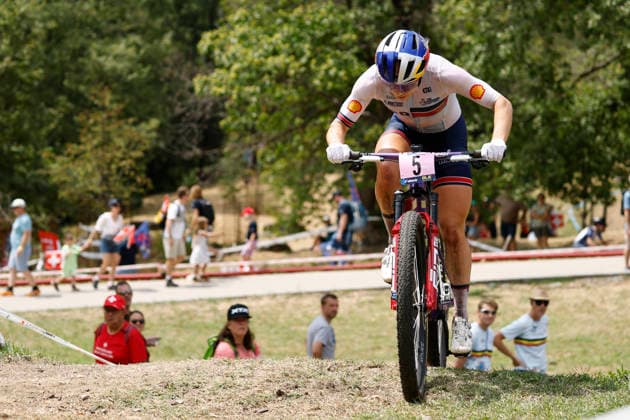 02.08.2026, Monteceneri, Monte Ceneri, 2026 UEC MTB European Championship, EM, Europameisterschaft XCO Women Elite s Final (cross country olympic) Evie Richards 5 (GBR) Monteceneri Monte Ceneri Ticino Switzerland *** August 2, 2026, Monteceneri, Monte Ceneri, 2026 UEC MTB European Championship XCO Women s Elite Final, Cross Country Olympic, Evie Richards 5 GBR, Monteceneri, Monte Ceneri, Ticino, Switzerland Copyright: xJustPictures.ch FrancescoxMinghettix jp-en-FrMi-_NG_1795