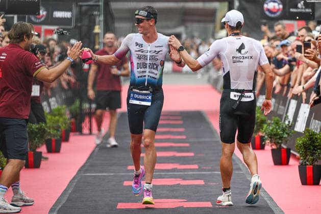 TRIATHLON: Stepniak And Bartlett Secure Elite Victories At IRONMAN 70.3 Krakow KRAKOW, POLAND - AUGUST 02: Third-place finisher Marc Dubrick of the United States (C) celebrates and exchanges a handshake with race winner Kacper Stepniak of Poland (R) after crossing the finish line at the Enea IRONMAN 70.3 Krakow triathlon on the Main Market Square in Krakow, Lesser Poland Voivodeship, Poland, on August 02, 2026. Dubrick completed the podium in the elite professional division, securing third place with an official time of 3:38:22 following the 113-kilometer (70.3-mile) multi endurance race. Krakow Poland  Copyright: xArturxWidakx originalFilename:widak-triathlo260802_nplmI.jpg