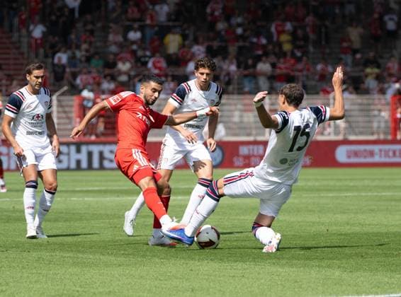 Fußball, Herren, Saison 2026 2027, Testspiel, 1. FC Union Berlin - Cagliari Calcio, v. l. Livan Burcu (1. FC Union Berlin), Juan Rodriguez (Cagliari Calcio),.08.2026, *** Soccer, Men s, 2026–2027 Season, Friendly Match, 1. FC Union Berlin vs. Cagliari Calcio, from left: Livan Burcu (1. FC Union Berlin), Juan Rodriguez (Cagliari Calcio), August 2026, Copyright: xMatthiasxKochx
