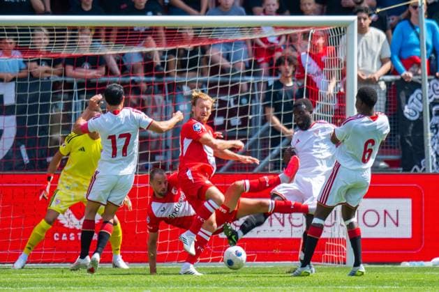 UTRECHT , 02-08-2026 , Stadium Galagenwaard , season 2026 2027 , Dutch Pre-season football , match between FC Utrecht and Sevilla , picture shows FC Utrecht player David Min FC Utrecht player Dani de Wit Utrecht - Sevilla (friendly)  x205403127x Copyright: