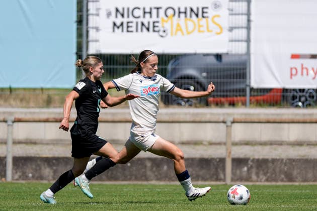 v.li.: Sarah Klotz (Viktoria, 2), Vivien Victoria Thomann (TSG II, 21), Zweikampf, Spielszene, Duell, duel, tackle, tackling, Dynamik, Action, Aktion, 02.08.2026, St. Leon-Rot (Deutschland), Fussball, 2. Frauen-Bundesliga, TSG 1899 Hoffenheim U20 - FC Viktoria Berlin, DFB DFL REGULATIONS PROHIBIT ANY USE OF PHOTOGRAPHS AS IMAGE SEQUENCES AND OR QUASI-VIDEO. *** From left: Sarah Klotz (Viktoria), 2; Vivien Victoria Thomann (TSG II), 21; tackle, game scene, duel, tackle, tackling, dynamism, action, 02 08 2026, St. Leon-Rot, Germany, soccer, Women’s Bundesliga 2, TSG 1899 Hoffenheim U20 vs. FC Viktoria Berlin, DFB and DFL regulations prohibit any use of photographs as image sequences and or quasi-video xozx