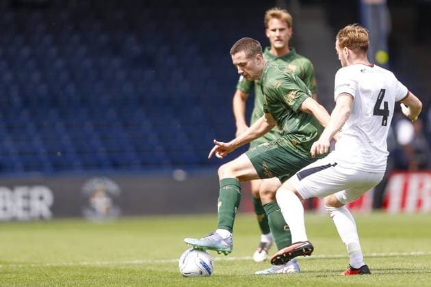 LUTON , 02-08-2026 , Kenilworth Road , season 2026 2027 , Dutch Pre-season football . friendly match between Luton Town and Go Ahead Eagles, GA Eagles player Stefan Sigurdarson Luton FC player George Johnston Luton Town - Go Ahead Eagles (friendly)  x205403158x Copyright: