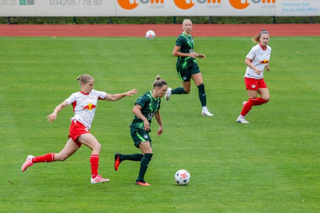 01.08.2026, xgrfx, Fussball Testspiel Frauen , RB Leipzig - VfL Wolfsburg v.l. Emilia Kiaer Geirsdottir (RB Leipzig), Svenja Huth (VfL Wolfsburg) (DFL DFB REGULATIONS PROHIBIT ANY USE OF PHOTOGRAPHS as IMAGE SEQUENCES and or QUASI-VIDEO) Leipzig *** August 1, 2026, xgrfx, Women s Soccer Friendly Match, RB Leipzig vs. VfL Wolfsburg, Emilia Kiaer Geirsdottir (RB Leipzig), Svenja Huth, VfL Wolfsburg; DFL and DFB regulations prohibit any use of photographs as image sequences and or quasi-video, Leipzig
