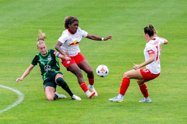 01.08.2026, xgrfx, Fussball Testspiel Frauen , RB Leipzig - VfL Wolfsburg v.l. Janina Minge (VfL Wolfsburg), Delice Boboy, Sandra Starke (RB Leipzig) (DFL DFB REGULATIONS PROHIBIT ANY USE OF PHOTOGRAPHS as IMAGE SEQUENCES and or QUASI-VIDEO) Leipzig *** August 1, 2026, xgrfx, Women s Soccer Friendly Match, RB Leipzig vs. VfL Wolfsburg, Janina Minge (VfL Wolfsburg), Delice Boboy, Sandra Starke, RB Leipzig. DFL and DFB regulations prohibit any use of photographs as image sequences and or quasi-video. Leipzig