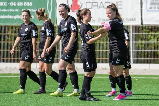 Frauenfussball in Essen ** NUR FÜR REDAKTIONELLE ZWECKE ** EDITORIAL USE ONLY **<p>Annika Hansen (C) vom ETB Schwarz-Weiß Essen im Spiel gegen die SV Fortuna Bottrop Frauen. Das Testspiel, ETB Schwarz-Weiß Essen gegen die SV Fortuna Bottrop Frauen, am 02.08. 2026 im Stadion Uhlenkrug, Am Uhlenkrug 40 endete 5:2. Michael Gohl FUNKE Foto Services< p> Deutschland Nordrhein-Westfalen Essen Copyright: MichaelxGohl *** Women s Soccer in Essen ** FOR EDITORIAL USE ONLY ** EDITORIAL USE ONLY ** p Annika Hansen C of ETB Schwarz Weiß Essen in the match against SV Fortuna Bottrop Women The friendly match between ETB Schwarz Weiß Essen and SV Fortuna Bottrop Women took place on August 2, 2026, at Uhlenkrug Stadium, Am Uhlenkrug 40, ended 5–2. Michael Gohl, FUNKE Photo Services p Sports, Germany, North Rhine-Westphalia, Essen. Copyright MichaelxGohl Copyright: MichaelxGohl doc86zfvqx3urmlnq29fyf ,EDITORIAL USE ONLY