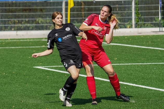 Frauenfussball in Essen ** NUR FÜR REDAKTIONELLE ZWECKE ** EDITORIAL USE ONLY **<p>Kimberly Oertgen vom ETB Schwarz-Weiß Essen im Spiel gegen Melanie Timp vom SV Fortuna Bottrop Frauen. Das Testspiel, ETB Schwarz-Weiß Essen gegen die SV Fortuna Bottrop Frauen, am 02.08. 2026 im Stadion Uhlenkrug, Am Uhlenkrug 40 endete 5:2. Michael Gohl FUNKE Foto Services< p> Deutschland Nordrhein-Westfalen Essen Copyright: MichaelxGohl *** Women s Soccer in Essen ** FOR EDITORIAL USE ONLY ** EDITORIAL USE ONLY ** p Kimberly Oertgen of ETB Schwarz Weiß Essen in action against Melanie Timp of SV Fortuna Bottrop Women. The friendly match between ETB Schwarz Weiß Essen and SV Fortuna Bottrop Women took place on August 2, 2026, at Uhlenkrug Stadium, Am Uhlenkrug 40, ended 5–2. Michael Gohl, FUNKE Photo Services. p Sports, Germany, North Rhine-Westphalia, Essen. Copyright MichaelxGohl Copyright: MichaelxGohl doc86zfvr4pqr91l2pw5fzo ,EDITORIAL USE ONLY