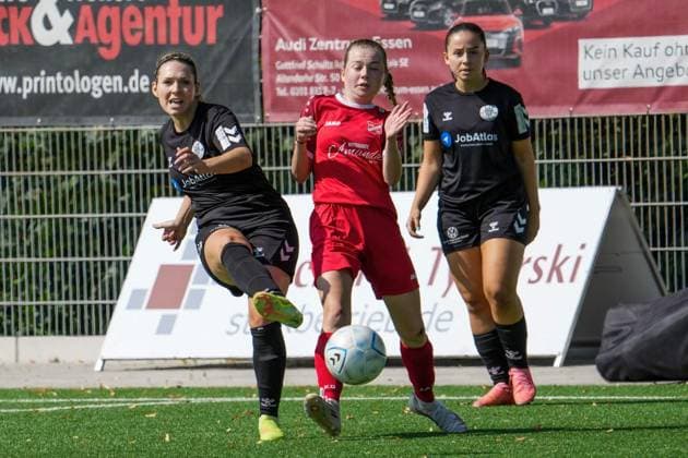 Frauenfussball in Essen ** NUR FÜR REDAKTIONELLE ZWECKE ** EDITORIAL USE ONLY **<p>Melissa Alina Martin vom ETB Schwarz-Weiß Essen im Spiel gegen die SV Fortuna Bottrop Frauen. Das Testspiel, ETB Schwarz-Weiß Essen gegen die SV Fortuna Bottrop Frauen, am 02.08. 2026 im Stadion Uhlenkrug, Am Uhlenkrug 40 endete 5:2. Michael Gohl FUNKE Foto Services< p> Deutschland Nordrhein-Westfalen Essen Copyright: MichaelxGohl *** Women s Soccer in Essen ** FOR EDITORIAL USE ONLY ** EDITORIAL USE ONLY ** p Melissa Alina Martin of ETB Schwarz Weiß Essen in the match against SV Fortuna Bottrop Women. The friendly match between ETB Schwarz Weiß Essen and SV Fortuna Bottrop Women took place on August 2, 2026, at Uhlenkrug Stadium, Am Uhlenkrug 40, ended 5–2. Michael Gohl, FUNKE Photo Services. p Sports, Germany, North Rhine-Westphalia, Essen. Copyright MichaelxGohl Copyright: MichaelxGohl doc86zfvrfjfhdza9ukh2i ,EDITORIAL USE ONLY