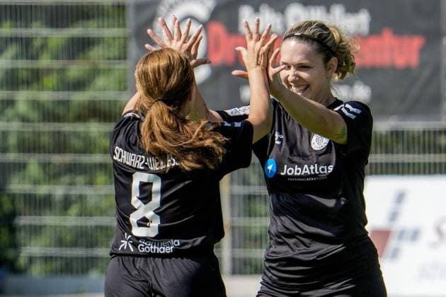 Frauenfussball in Essen ** NUR FÜR REDAKTIONELLE ZWECKE ** EDITORIAL USE ONLY **<p>Kimberly Oertgen und Melissa Alina Martin vom ETB Schwarz-Weiß Essen im Spiel gegen die SV Fortuna Bottrop Frauen. Das Testspiel, ETB Schwarz-Weiß Essen gegen die SV Fortuna Bottrop Frauen, am 02.08. 2026 im Stadion Uhlenkrug, Am Uhlenkrug 40 endete 5:2. Michael Gohl FUNKE Foto Services< p> Deutschland Nordrhein-Westfalen Essen Copyright: MichaelxGohl *** Women s Soccer in Essen ** FOR EDITORIAL USE ONLY ** EDITORIAL USE ONLY ** p Kimberly Oertgen and Melissa Alina Martin of ETB Schwarz Weiß Essen in the match against SV Fortuna Bottrop Women. The friendly match between ETB Schwarz Weiß Essen and SV Fortuna Bottrop Women took place on August 2, 2026, at Uhlenkrug Stadium, Am Uhlenkrug 40, ended 5–2. Michael Gohl, FUNKE Photo Services. p Sports, Germany, North Rhine-Westphalia, Essen. Copyright MichaelxGohl Copyright: MichaelxGohl doc86zfvrnomrc1ei2brgcx ,EDITORIAL USE ONLY