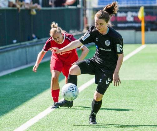 Frauenfussball in Essen ** NUR FÜR REDAKTIONELLE ZWECKE ** EDITORIAL USE ONLY **<p>Selina Grimm vom ETB Schwarz-Weiß Essen im Spiel gegen den SV Fortuna Bottrop Frauen. Das Testspiel, ETB Schwarz-Weiß Essen gegen die SV Fortuna Bottrop Frauen, am 02.08. 2026 im Stadion Uhlenkrug, Am Uhlenkrug 40 endete 5:2. Michael Gohl FUNKE Foto Services< p> Deutschland Nordrhein-Westfalen Essen Copyright: MichaelxGohl *** Women s Soccer in Essen ** FOR EDITORIAL USE ONLY ** EDITORIAL USE ONLY ** p Selina Grimm of ETB Schwarz Weiß Essen in the match against SV Fortuna Bottrop Women. The friendly match between ETB Schwarz Weiß Essen and SV Fortuna Bottrop Women took place on August 2, 2026, at Uhlenkrug Stadium, Am Uhlenkrug 40, ended 5–2. Michael Gohl, FUNKE Photo Services p Sports Germany North Rhine-Westphalia Essen. Copyright MichaelxGohl Copyright: MichaelxGohl doc86zfvrz4z2h1lcjmdhte ,EDITORIAL USE ONLY