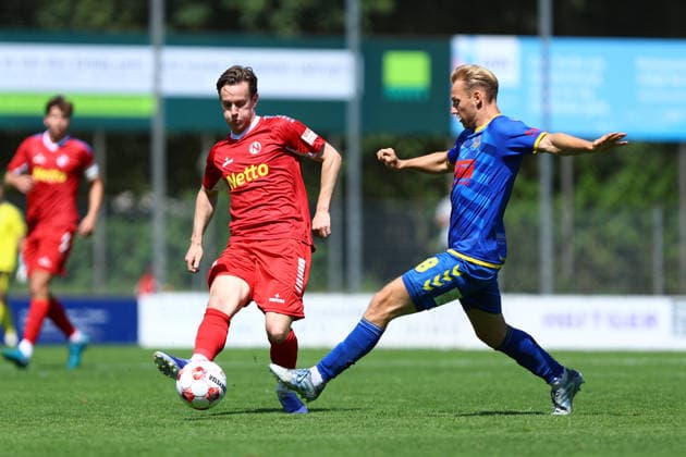 10 Jonas Behounek (FC Eintracht Norderstedt), 8 Dinand Gijsen (SV Atlas Delmenhorst) Fußball I Herren I Regionalliga Nord I Saison 2026-2027 I 1. Spieltag I FC Eintracht Norderstedt - SV Atlas Delmenhorst I 02.08.2026 I Edmund-Plambeck-Stadion *** 10 Jonas Behounek, FC Eintracht Norderstedt, 8 Dinand Gijsen SV Atlas Delmenhorst Men s Soccer I Regionalliga Nord I 2026–2027 Season I Matchday 1 I FC Eintracht Norderstedt vs. SV Atlas Delmenhorst I August 2, 2026 I Edmund Plambeck Stadium