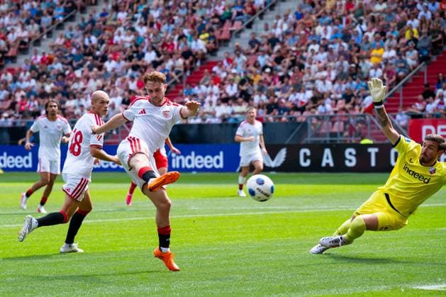 UTRECHT , 02-08-2026 , Stadium Galagenwaard , season 2026 2027 , Dutch Pre-season football , match between FC Utrecht and Sevilla , picture shows Sevilla player Pegue Fernandez scores 0-1 FC Utrecht player Vasilis Barkas Utrecht - Sevilla (friendly)  x205403425x Copyright: