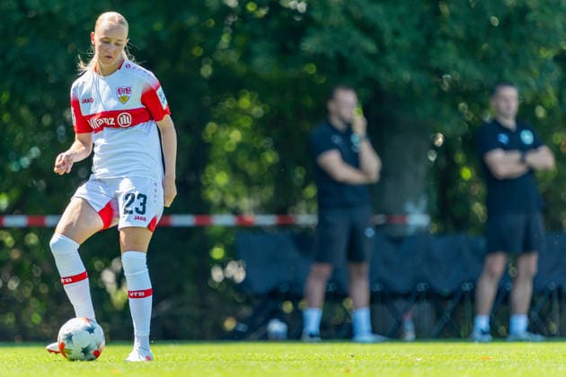 Testspiel: VfB Stuttgart vs. SpVgg Greuther Fürth; 02.08.2026 Stuttgart, GERMANY - 02. August 2026: Luzie Zähringer (VfB Stuttgart, 23) im Zweikampf während dem Testspiel zwischen dem VfB Stuttgart und dem SpVgg Greuther Fürth auf dem Sportgelände des Clubzentrum des VfB Stuttgart. *** Friendly Match: VfB Stuttgart vs. SpVgg Greuther Fürth, August 2, 2026, Stuttgart, GERMANY August 2, 2026 Luzie Zähringer of VfB Stuttgart, 23, in a tackle during the friendly match between VfB Stuttgart and SpVgg Greuther Fürth at the sports complex of the VfB Stuttgart Club Center Copyright: xBEAUTIFULxSPORTS Steinx