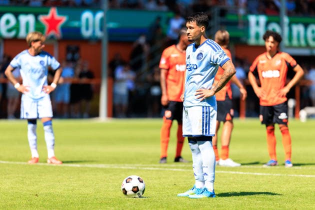 FC Volendam v AFC Ajax - Pre Season Friendly VOLENDAM, NETHERLANDS - AUGUST 2: Marcos Leonardo of AFC Ajax during the Pre Season Friendly match between FC Volendam and AFC Ajax at Kras Stadion on August 2, 2026 in Volendam, Netherlands. Volendam Kras Stadion Netherlands Content not available for redistribution in The Netherlands directly or indirectly through any third parties. Copyright: xMarcelxvanxPlateringenx
