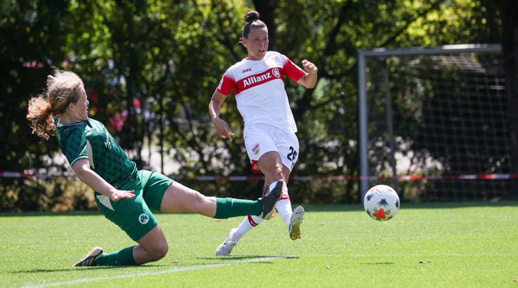 2026.08.02, Deutschland, Stuttgart, Fußball VfB Stuttgart Frauen vs. Spvgg Greuther Fürth, v.l. Ann-Kathrim Wolfram (Fürth), Nicole Billa (VfB) *** August 2, 2026, Germany, Stuttgart, Soccer: VfB Stuttgart Women vs. Spvgg Greuther Fürth; from left: Ann Kathrim Wolfram (Fürth), Nicole Billa (VfB)