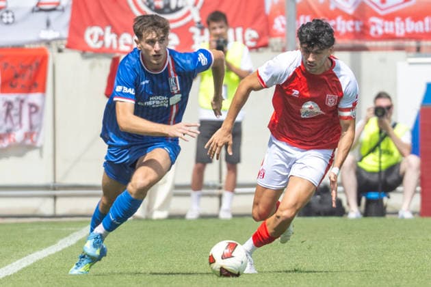 Regionalliga Nordost -Saison 26 27 Hallescher FC vs.FC Rot-Weiss Erfurt Halle, Deutschland 02.August 2026: Im Bild:v.li.Benjamin Dreca und Burim Halili (Halle) Halle Saale Leuna Chemie Stadion Sachsen-Anhalt Deutschland *** Regionalliga Northeast, Season 26–27: Hallescher FC vs. FC Rot Weiss Erfurt, Halle, Germany, August 2, 2026. Pictured from left: Benjamin Dreca and Burim Halili. Halle, Halle-Saale, Leuna Chemie Stadium, Saxony-Anhalt, Germany