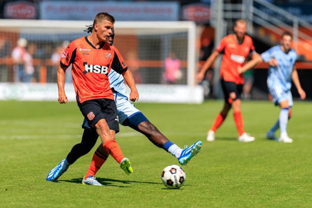 FC Volendam v AFC Ajax - Pre Season Friendly VOLENDAM, NETHERLANDS - AUGUST 2: Jorthy Mokio of AFC Ajax and Alex Plat of FC Volendam during the Pre Season Friendly match between FC Volendam and AFC Ajax at Kras Stadion on August 2, 2026 in Volendam, Netherlands. Volendam Kras Stadion Netherlands Content not available for redistribution in The Netherlands directly or indirectly through any third parties. Copyright: xMarcelxvanxPlateringenx