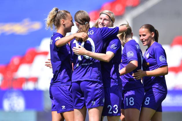 Fußball 2.Frauen-Bundesliga Saison 2026 2027 1. Spieltag: SGS Essen - Eintracht Frankfurt II am 02.08.2026 im Stadion an der Hafenstraße in Essen Torjubel zum 3:1 durch Kyra Spitzner ( SGS Essen ), mitte Nordrhein-Westfalen Deutschland *** Soccer: Women s Bundesliga 2, 2026–2027 Season, Matchday 1: SGS Essen vs. Eintracht Frankfurt II on August 2, 2026, at the Stadion an der Hafenstraße in Essen. Celebration of the 3–1 goal scored by Kyra Spitzner of SGS Essen, North Rhine-Westphalia, Germany