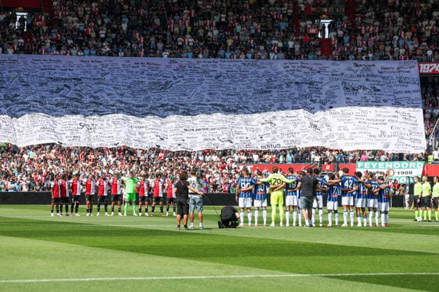 2026-08-02 Feyenoord v Atalanta Bergamo - Pre Season Friendly ROTTERDAM, NETHERLANDS - AUGUST 2: 1 Minute silence for Fans and Supporters of Feyenoord who past away last year during the Pre Season Friendly match between Feyenoord and Atalanta Bergamo at Stadion Feijenoord on August 2, 2026 in Rotterdam, Netherlands. Rotterdam Stadion Feijenoord Netherlands Content not available for redistribution in The Netherlands directly or indirectly through any third parties. Copyright: xHansxvanxderxValkx