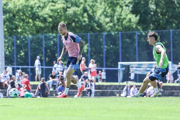 Fussball, 3.Liga Saison 2026 2027 schauinsland reisen Familientag beimMSV Duisburg 02.08.2026, Trainingsgelände MSV Duisburg Alexander Hahn (MSV Duisburg, 42) Martin Ens (MSV Duisburg, 4) Duisburg Trainingsgelände MSV Duisburg Nordrhein-Westfalen Deutschland *** Sports, Soccer, 3rd Division Season 2026–2027, Schauinsland Travel, Family Day at MSV Duisburg, August 2, 2026, MSV Duisburg Training Facility, Alexander Hahn (MSV Duisburg), 42; Martin Ens (MSV Duisburg), 4; Duisburg, MSV Duisburg Training Facility, North Rhine-Westphalia, Germany