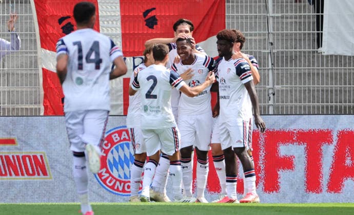 3.v.r. Yael Trepy jubelt nach Tor zum 0:1 mit Teakollegen Freude Emotion Jubel Fußball Fussball Bundesliga Herren DFL Testspiel Saison 2026 2027 02.08.2026 1.FC Union Berlin FCU vs. Cagliari Calcio DFL regulations prohibit any use of photographs as image sequences and or quasi-video. *** 3 v r Yael Trepy celebrates after scoring the 0-1 goal with teammates; joy, emotion, celebration; sports, soccer, Bundesliga, men s, DFL, friendly match, 2026-2027 season, February 8, 2026, 1. FC Union Berlin (FCU) vs. Cagliari Calcio; DFL regulations prohibit any use of photographs as image sequences and or quasi-video