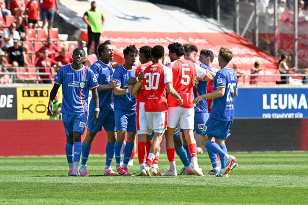 Fußball I Herren I Saison 2026-2027 I Regionalliga I 2. Spieltag I Hallescher FC - FC Rot-Weiß Erfurt I 02.08.2026 Rudelbildung zwischen beiden Mannschaften Halle (Saale) Leuna-Chemie-Stadion Sachsen-Anhalt Deutschland *** Soccer I Men s Team I 2026–2027 Season I Regionalliga I Matchday 2 I Hallescher FC vs. FC Rot-Weiß Erfurt I August 2, 2026 The two teams clashed at the Halle Saale Leuna Chemie Stadium in Saxony-Anhalt, Germany Copyright: xLobeca InesxHähnelx