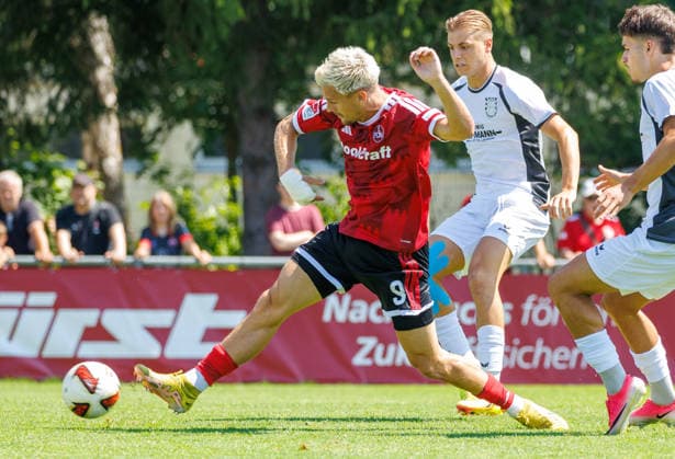 02.08.2026 - Fussball - Saison 2026 2027 - Testspiel Freundschaftsspiel Vorbereitungsspiel: 1. FC Nürnberg Nuernberg FCN ( Club ) - FSV Frankfurt - Sportfoto Zink DaMa - xdaxmax - Sigurd Haugen ( 9, 1. FC Nürnberg FCN ) mit Torschuss *** August 2, 2026 Soccer Season 2026–2027 Exhibition Match Friendly Match Preseason Match 1 FC Nuremberg Nuremberg FCN Club FSV Frankfurt Sports Photo Zink DaMa xdaxmax Sigurd Haugen 9, 1 FC Nuremberg FCN taking a shot on goal